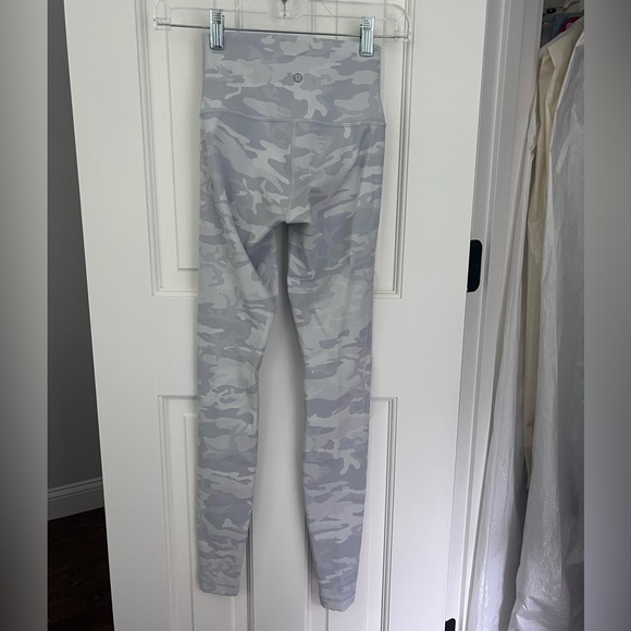 Lululemon Light Gray Camo Leggings Size 2 - Picture 2 of 7